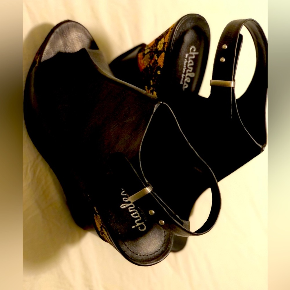 Sexy Wedge, makes your foot look so small